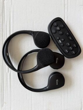New GM OEM Wireless Headphones 2017–2022 full-size GM SUVs